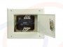 Widok zamontowanego switcha w szafie teletechnicznej, łatwy dostęp do portów i kontrolek urządzenia